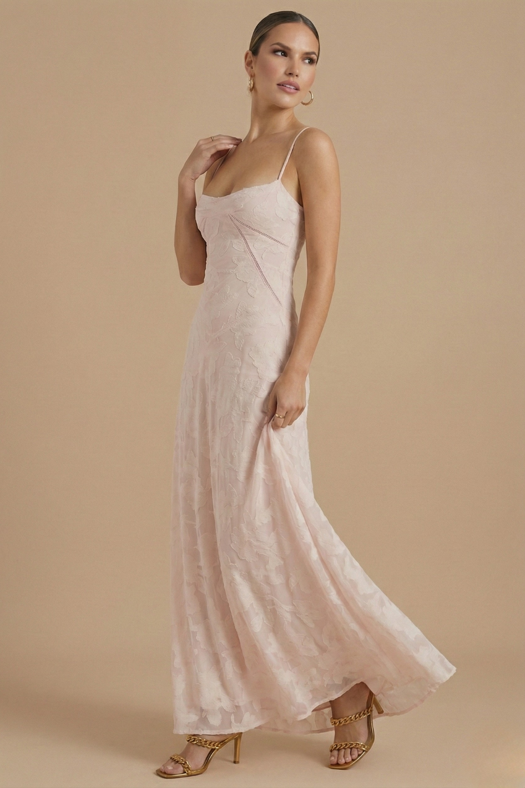 Elegant Floral Maxi Dress with Spaghetti Straps and Fitted Bodice